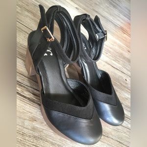 JG black heel size 8
